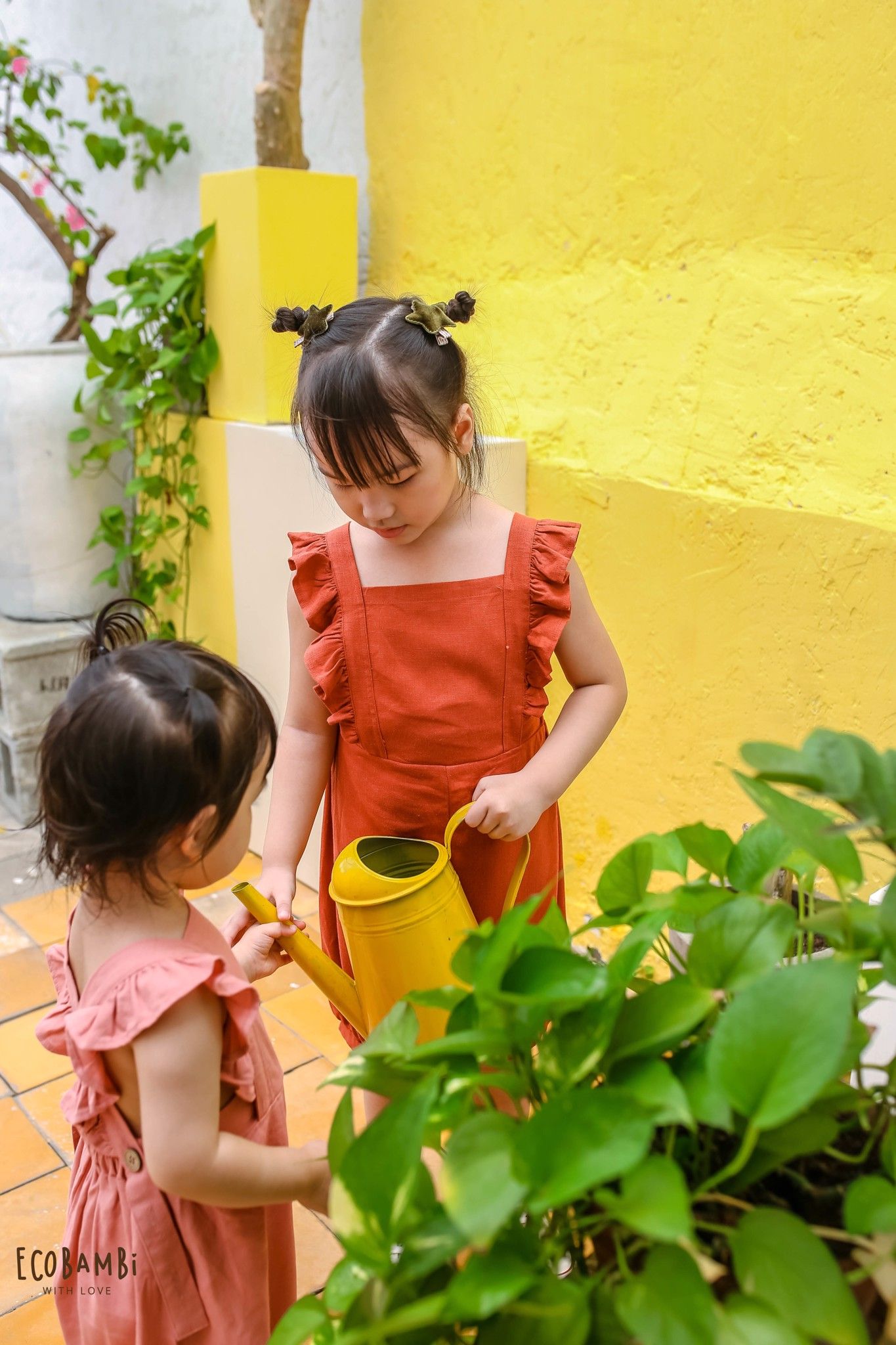 Jumpsuit linen dạng yếm bé gái