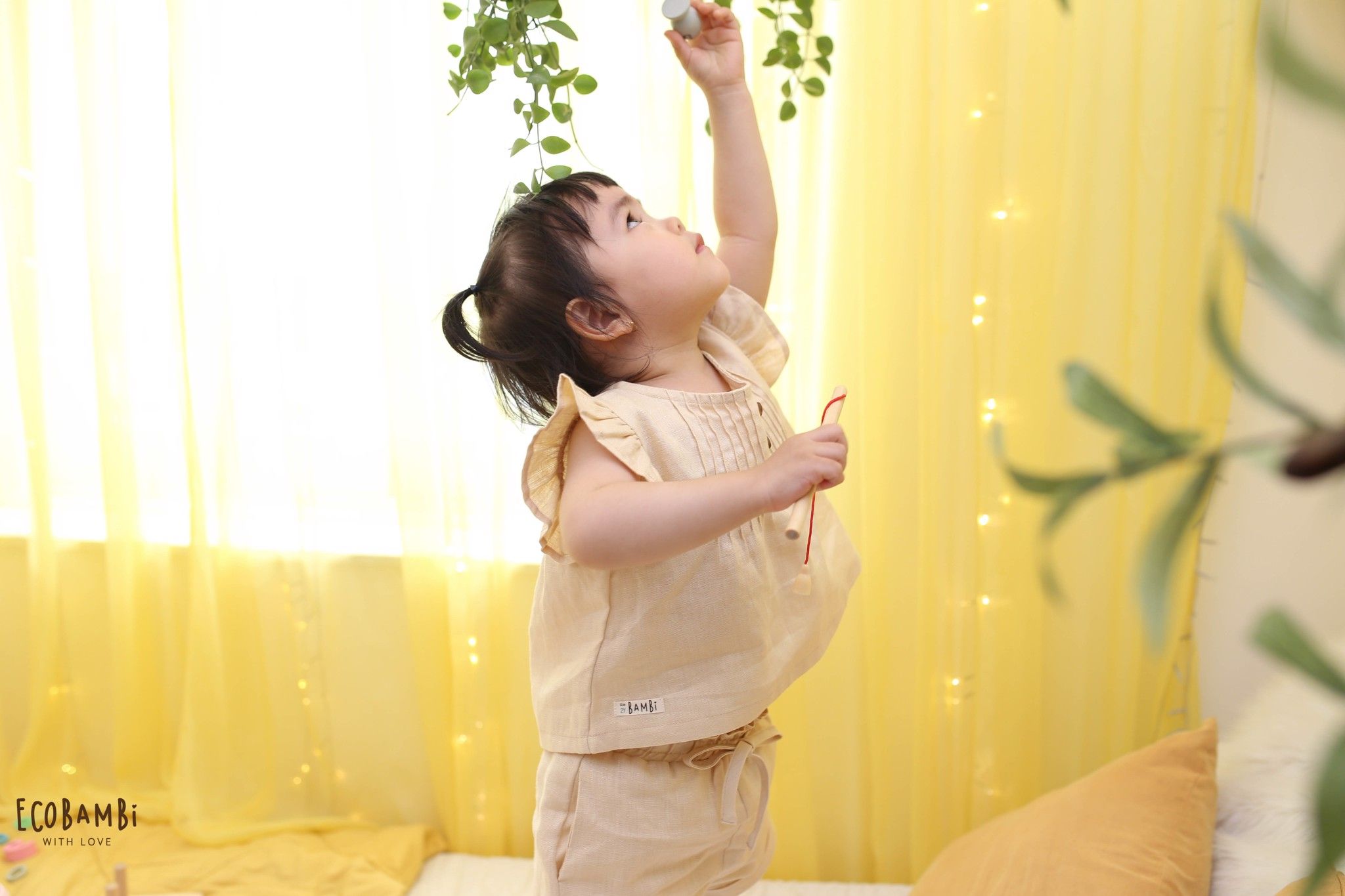 Áo bé gái tay cánh tiên linen