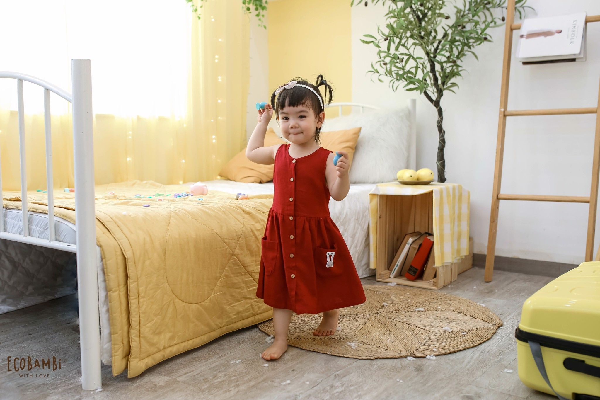 Đầm linen sát nách phối túi bé gái