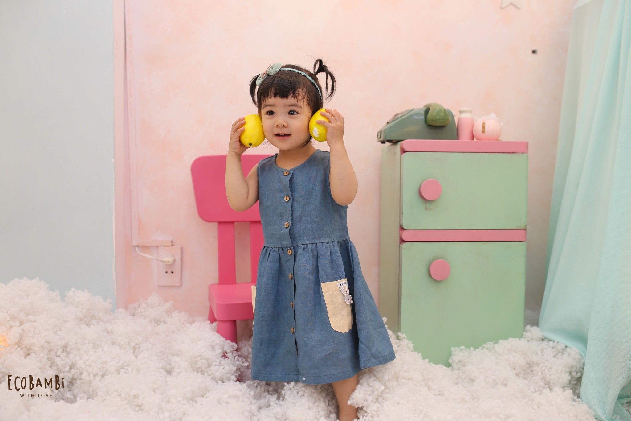 Đầm linen sát nách phối túi bé gái