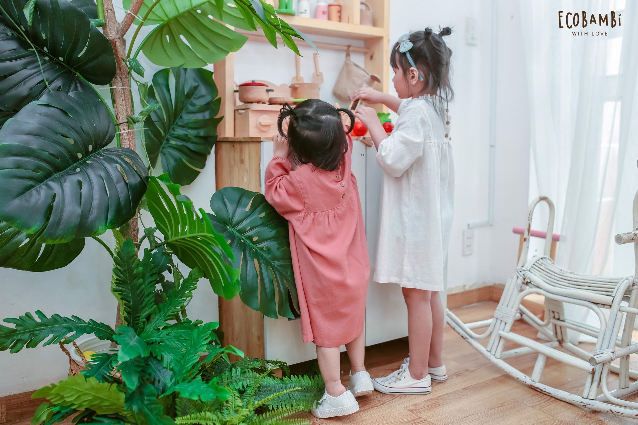Đầm linen cổ bèo tay lửng bé gái