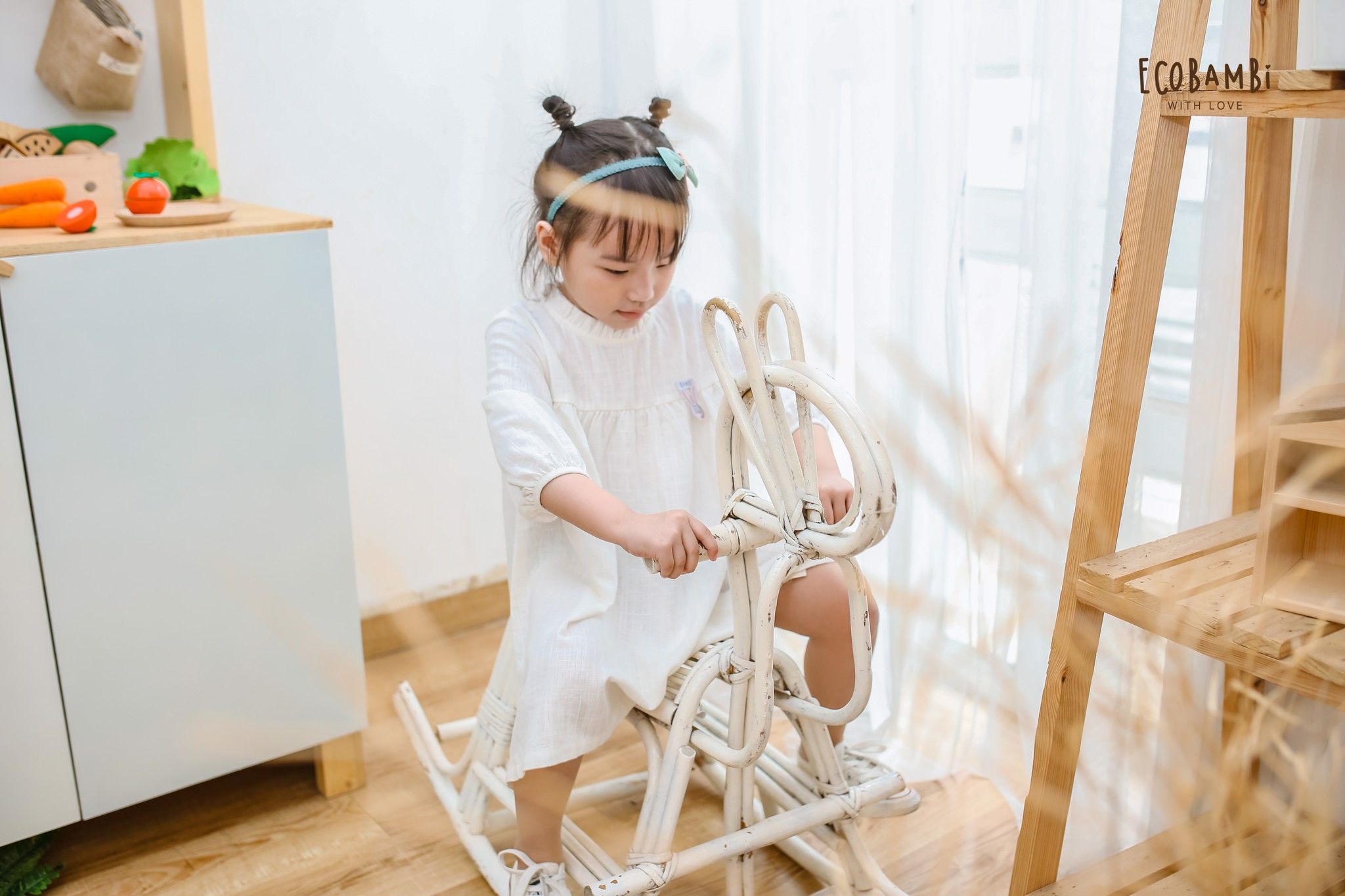 Đầm linen cổ bèo tay lửng bé gái