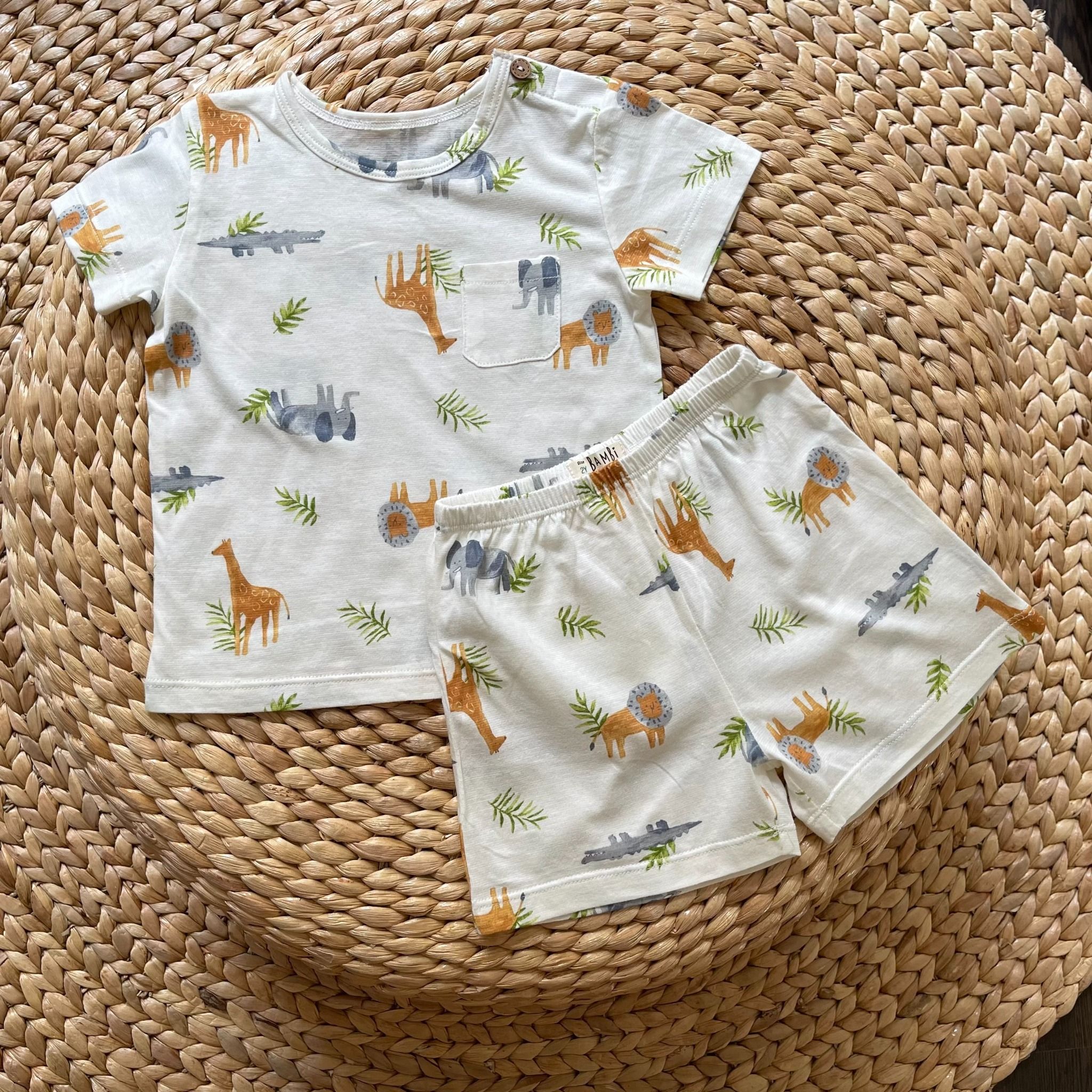 Bộ thun cotton giấy Hàn bé trai hoạ tiết safari Ecobambi