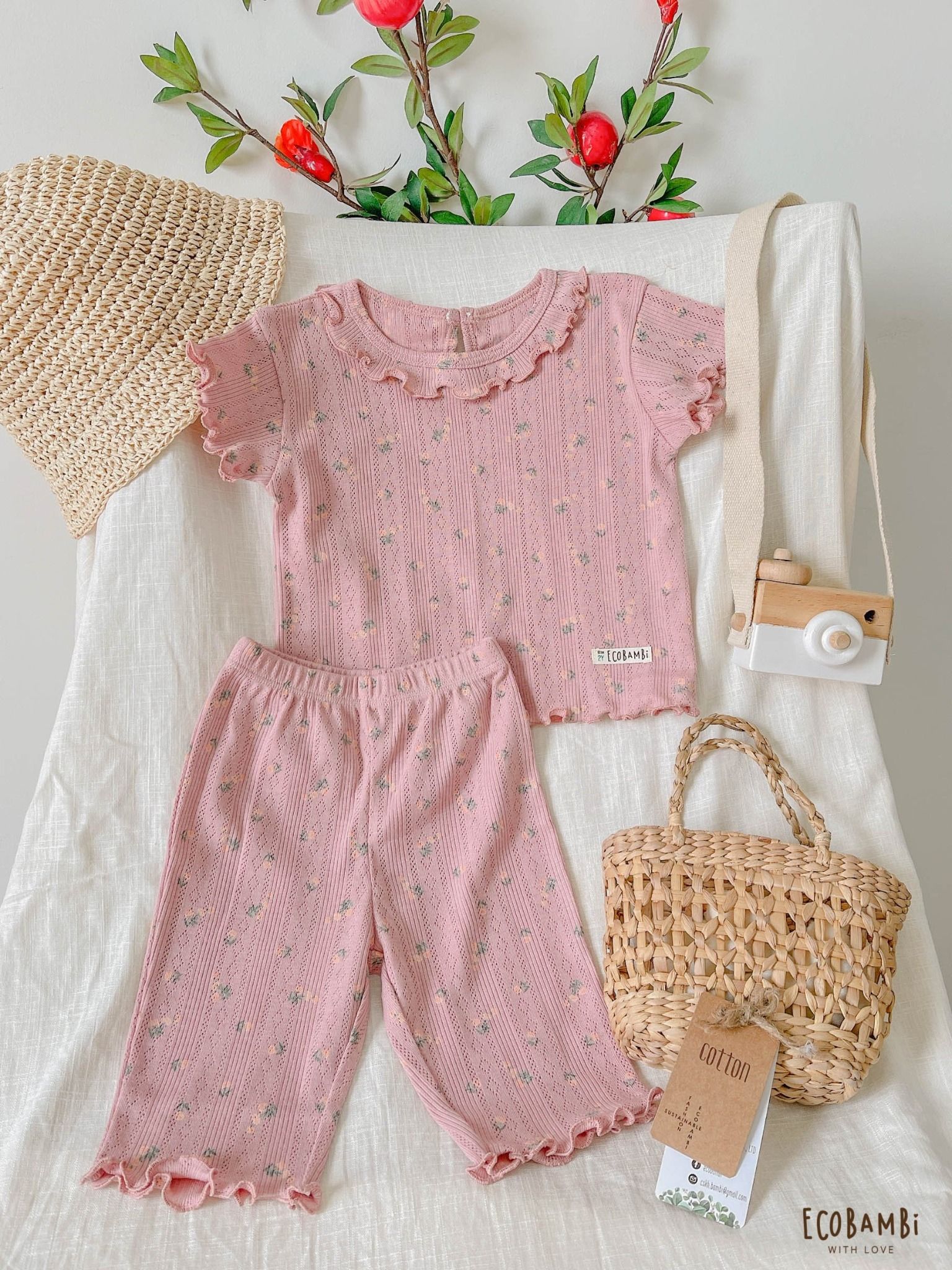 Bộ cotton thun Hàn kiểu dệt Jacquard tay ngắn cổ bèo quần lửng bé gái - 8935334000605