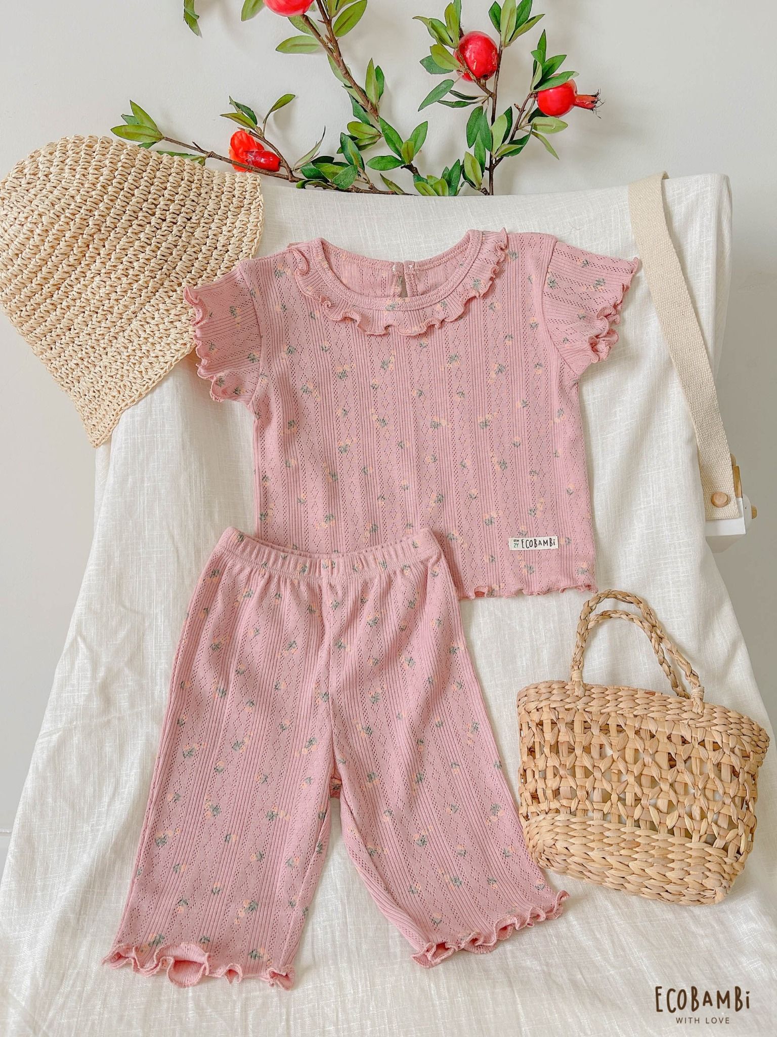 Bộ cotton thun Hàn kiểu dệt Jacquard tay ngắn cổ bèo quần lửng bé gái - 8935334000605