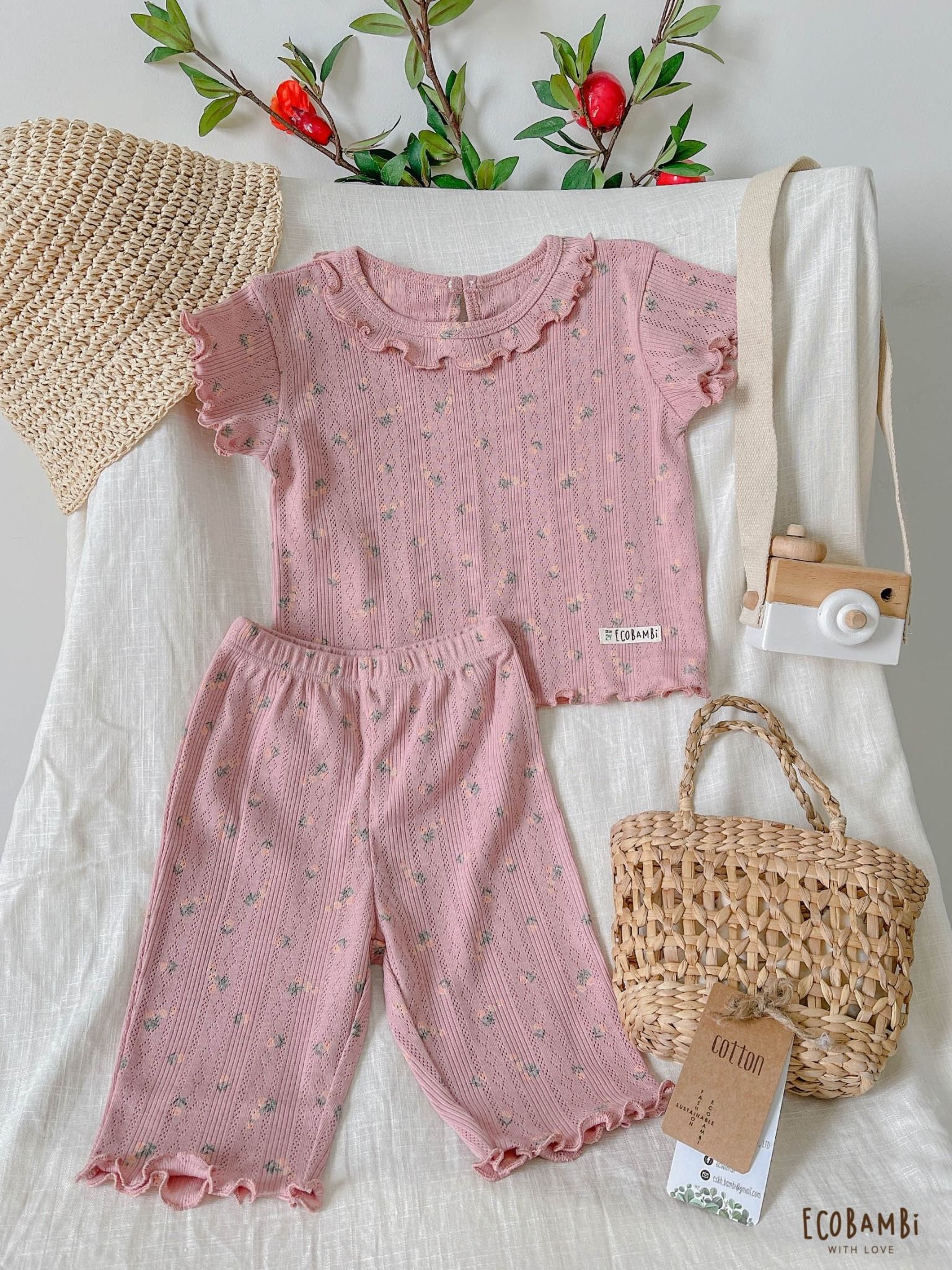 Bộ cotton thun Hàn kiểu dệt Jacquard tay ngắn cổ bèo quần lửng bé gái - 8935334000605