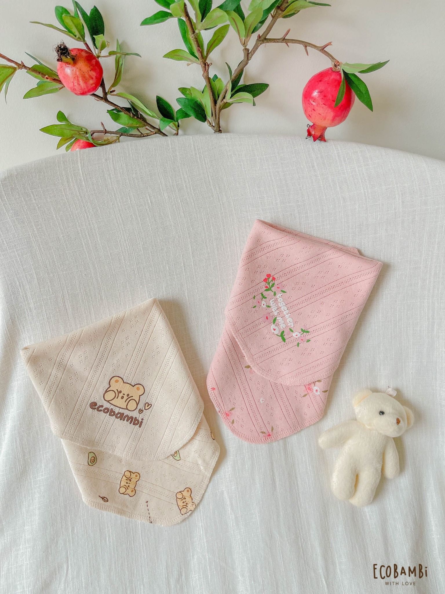 Combo 2 khăn sữa cotton cho bé in hoạ tiết hoa và gấu Ecobambi