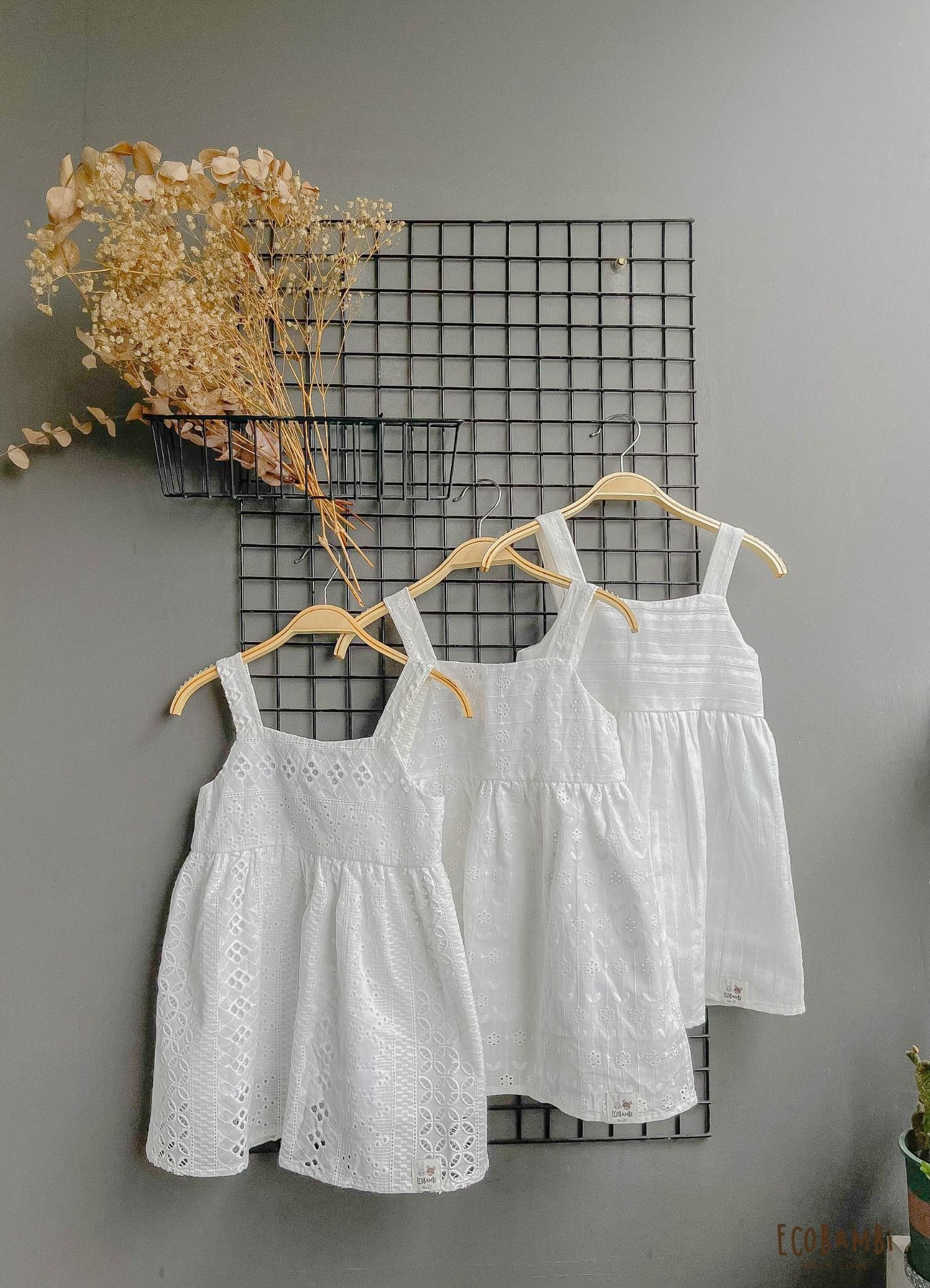 Đầm babydoll hai dây, màu trắng cotton thêu hoạ tiết dành cho bé gái - Ecobambi