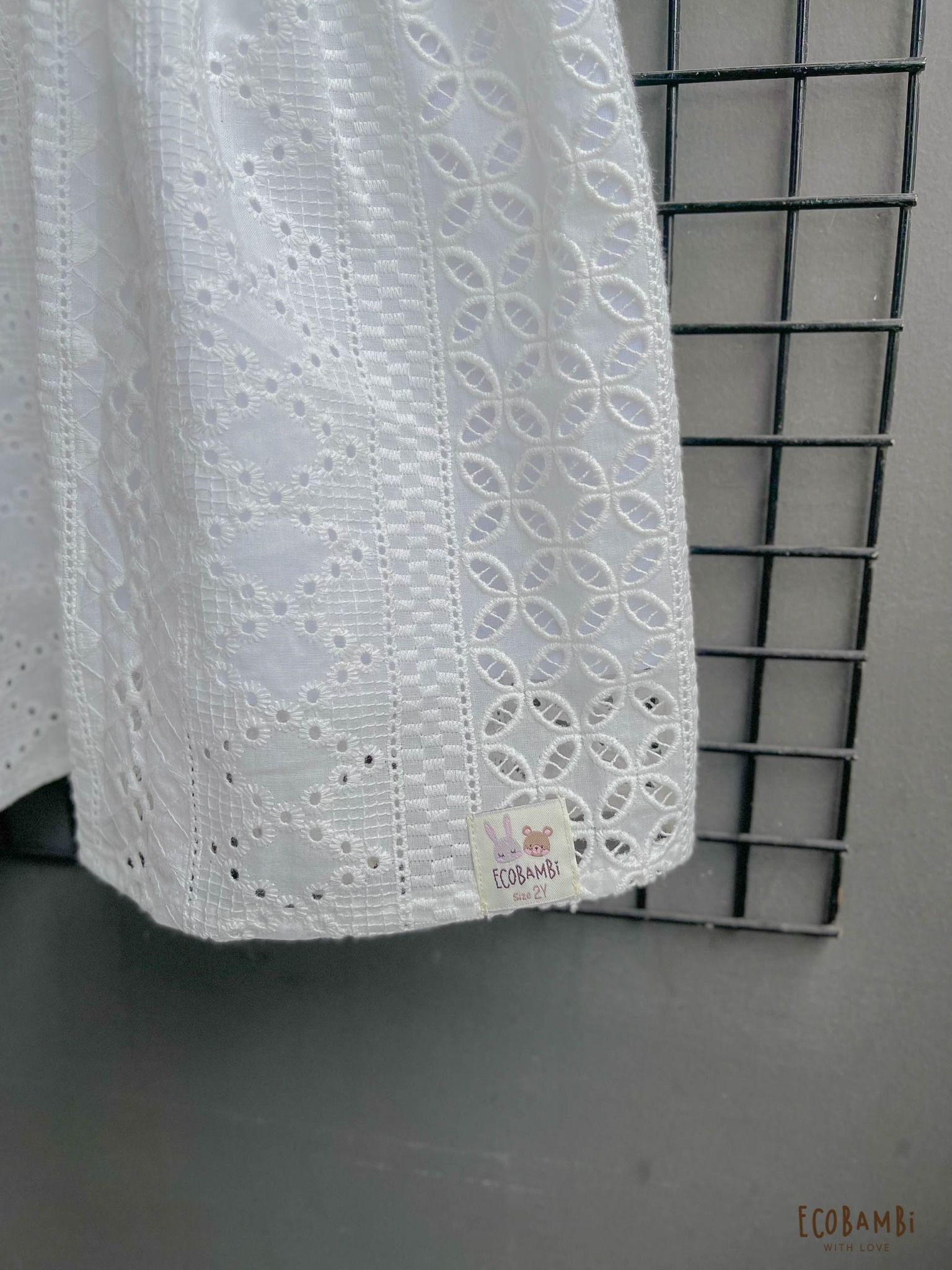 Đầm babydoll hai dây, màu trắng cotton thêu hoạ tiết dành cho bé gái - Ecobambi