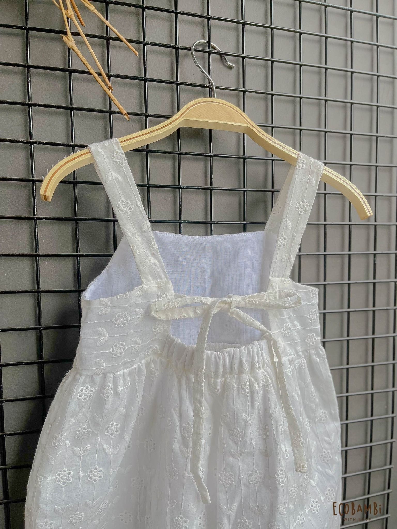 Đầm babydoll hai dây, màu trắng cotton thêu hoạ tiết dành cho bé gái - Ecobambi