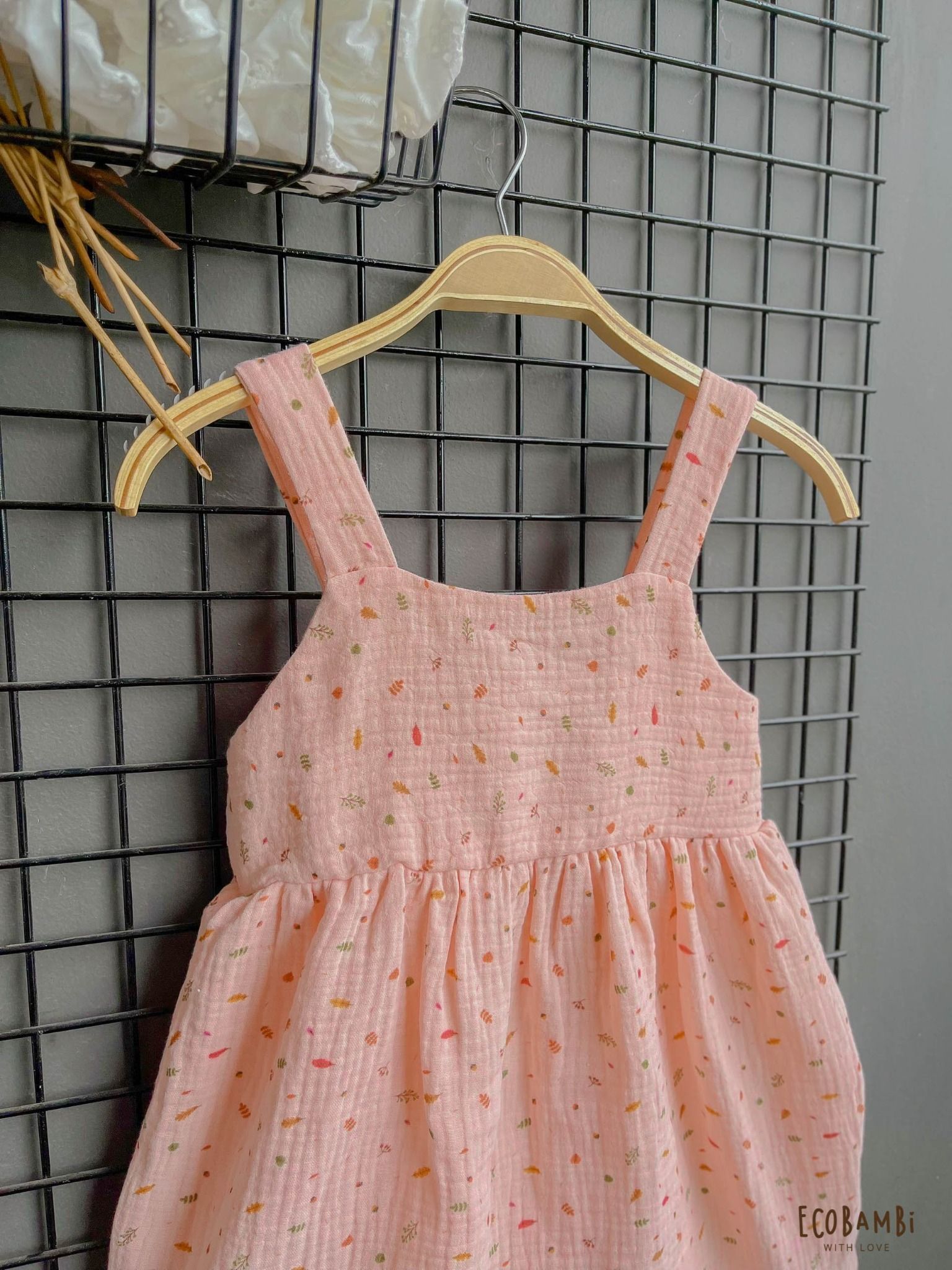 Đầm CÔNG CHÚA dáng xoè babydoll hai dây cotton muslin hoạ tiết dành cho bé gái - Ecobambi