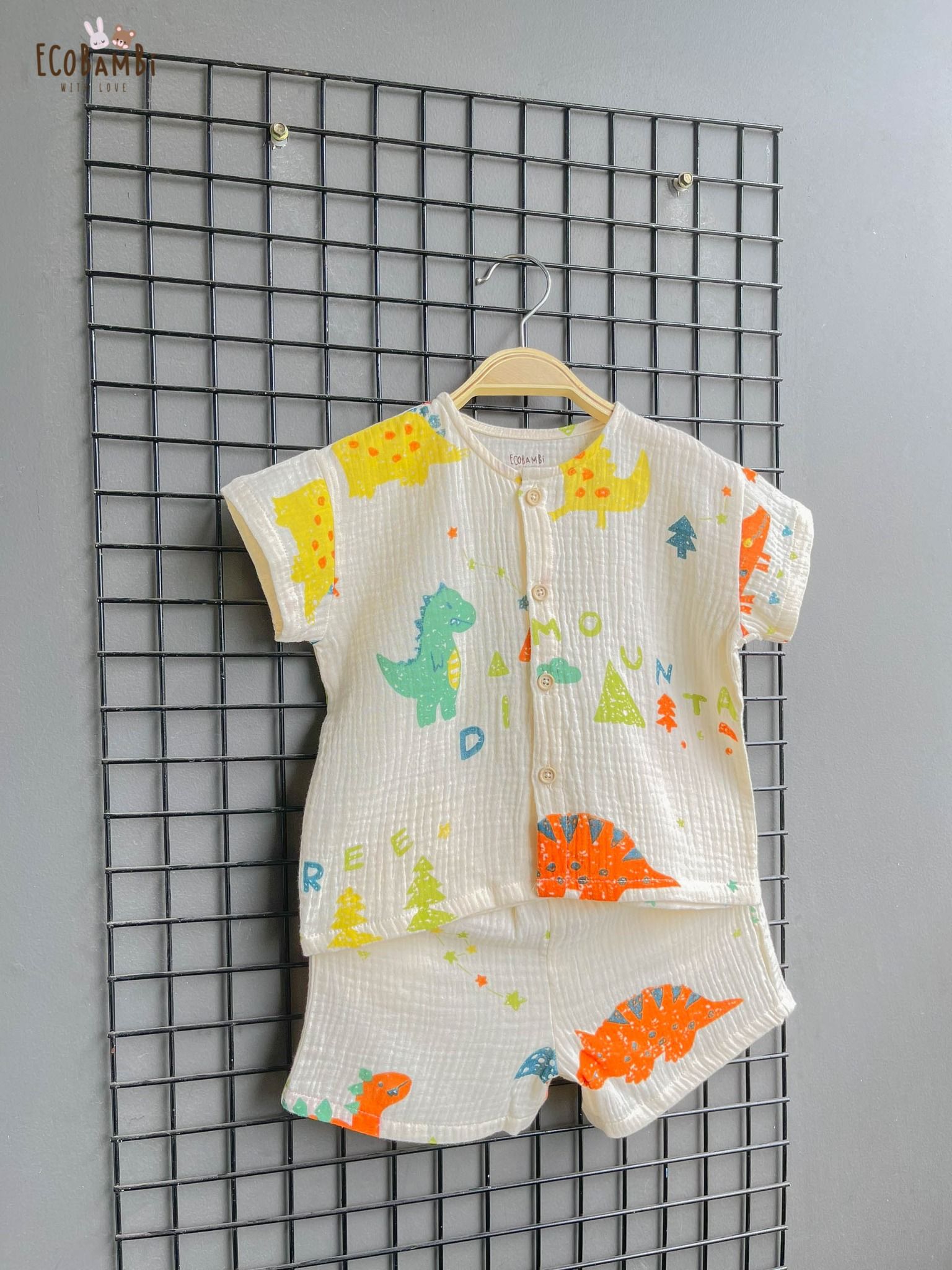 Bộ cotton Muslin Unisex tay ngắn, QUẦN SHORTS phong cách Hàn Quốc in Gấu phối quần kẻ sọc caro cho bé ECOBAMBI