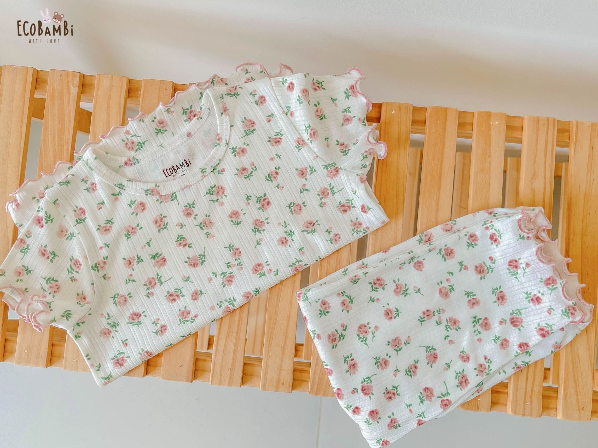 Bộ bé gái TAY NGẮN, QUẦN LỬNG thun rib phong cách Hàn Quốc in hoạ tiết hoa nhí dễ thương cho bé yêu ECOBAMBI - 8935334000834