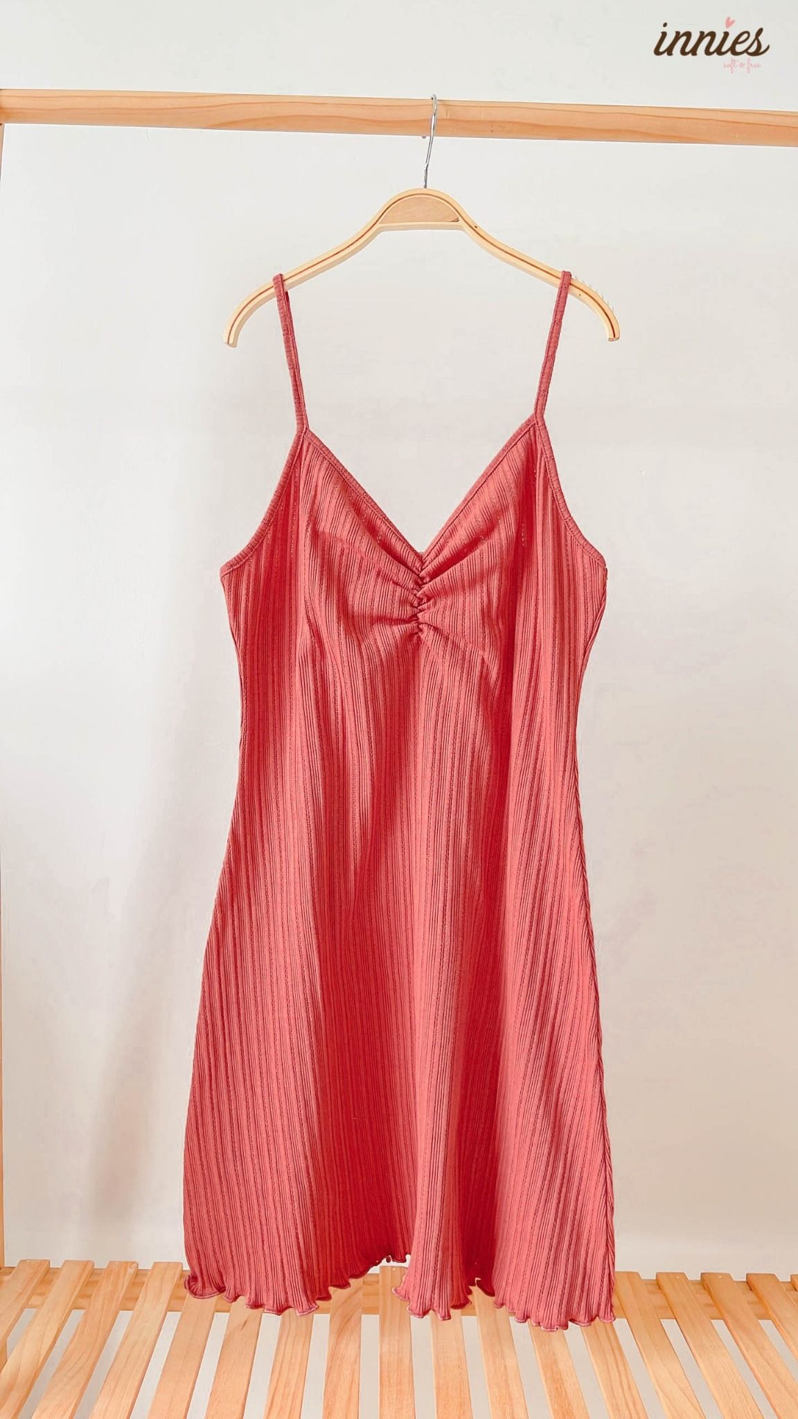 Đầm nữ 2 dây nhún ngực chất vải thun gân cotton co giãn và đàn hồi tốt - Innies - IN-23DAMNU005 - 8935334000773