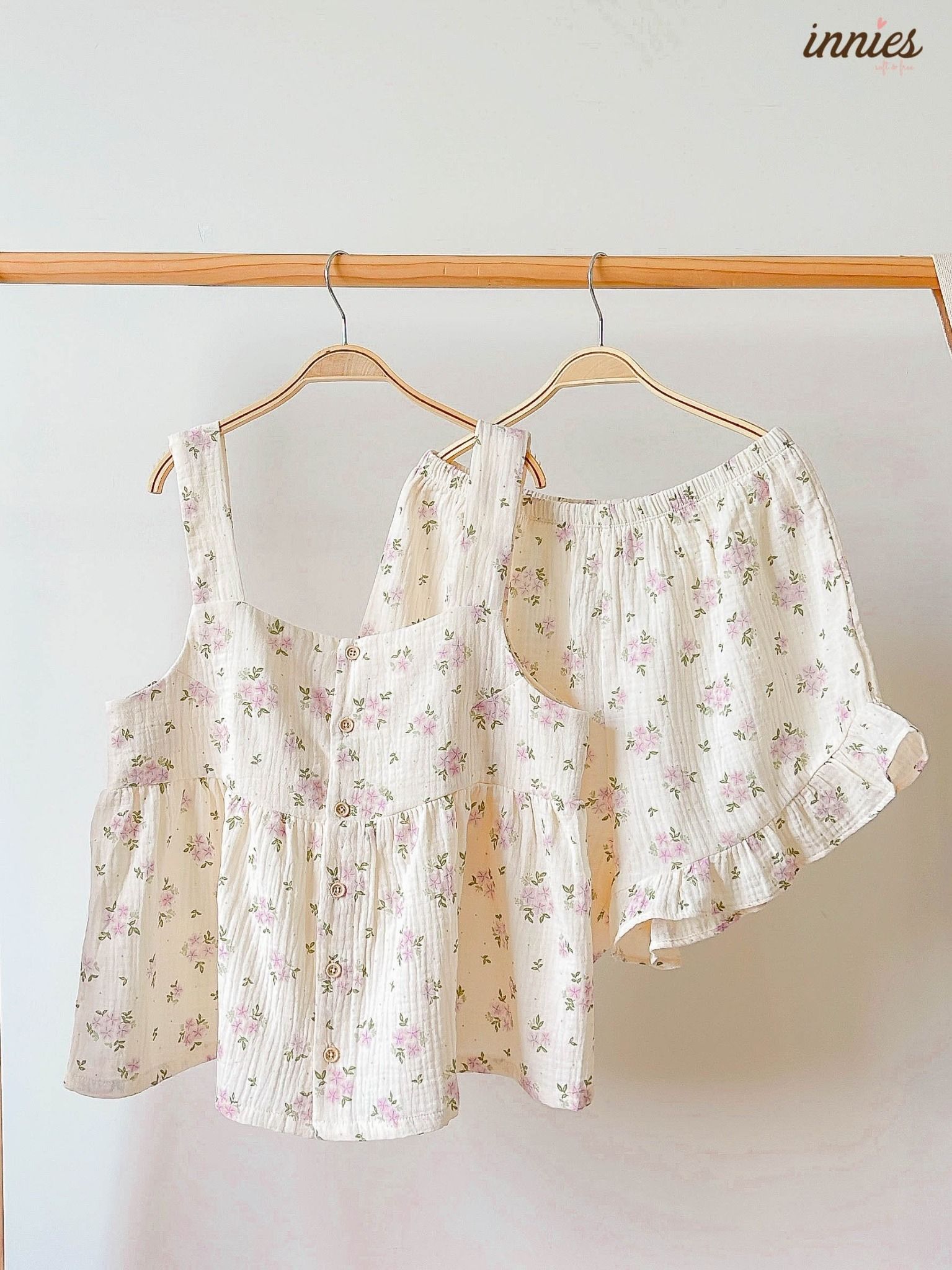Bộ cotton muslin sát nách nút cài giữa - quần shorts bèo mặc nhà nữ Innies - IN-23BONU001 - 8935334000926
