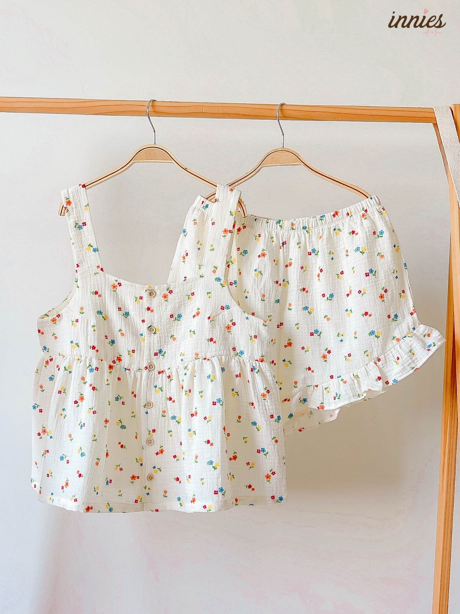 Bộ cotton muslin sát nách nút cài giữa - quần shorts bèo mặc nhà nữ Innies - IN-23BONU001 - 8935334000926