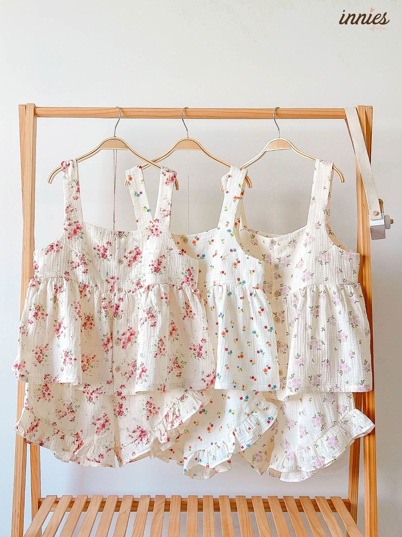 Bộ cotton muslin sát nách nút cài giữa - quần shorts bèo mặc nhà nữ Innies - IN-23BONU001 - 8935334000926