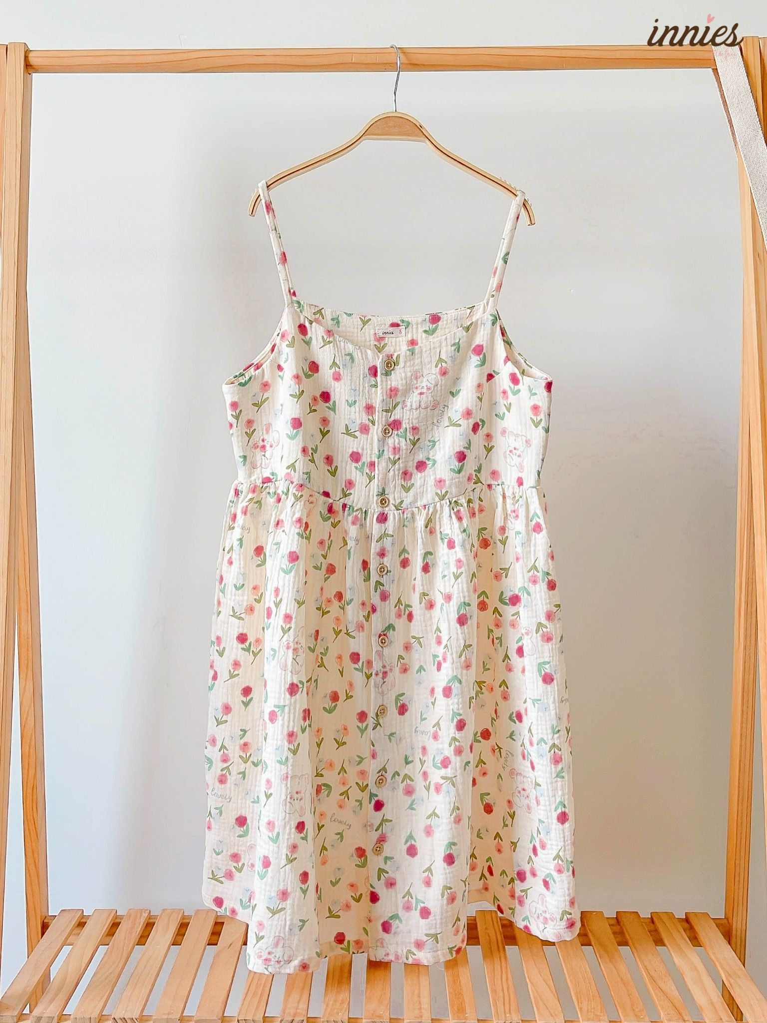 Đầm 2 dây cotton muslin, nút cài giữa, dáng xoè đáng yêu mặc nhà cho nữ Innies - IN-23DAMNU002