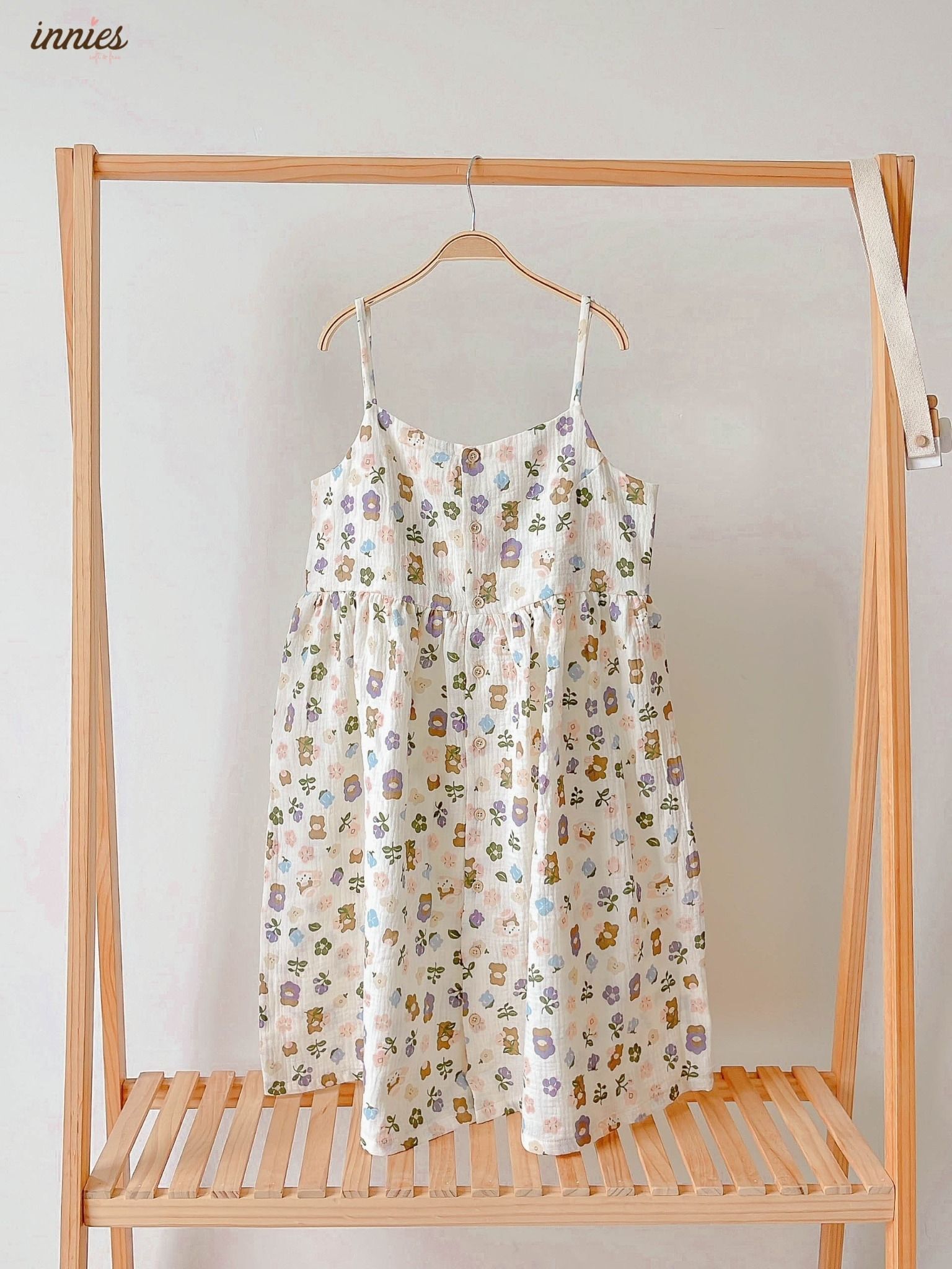 Đầm 2 dây cotton muslin, nút cài giữa, dáng xoè đáng yêu mặc nhà cho nữ Innies - IN-23DAMNU002