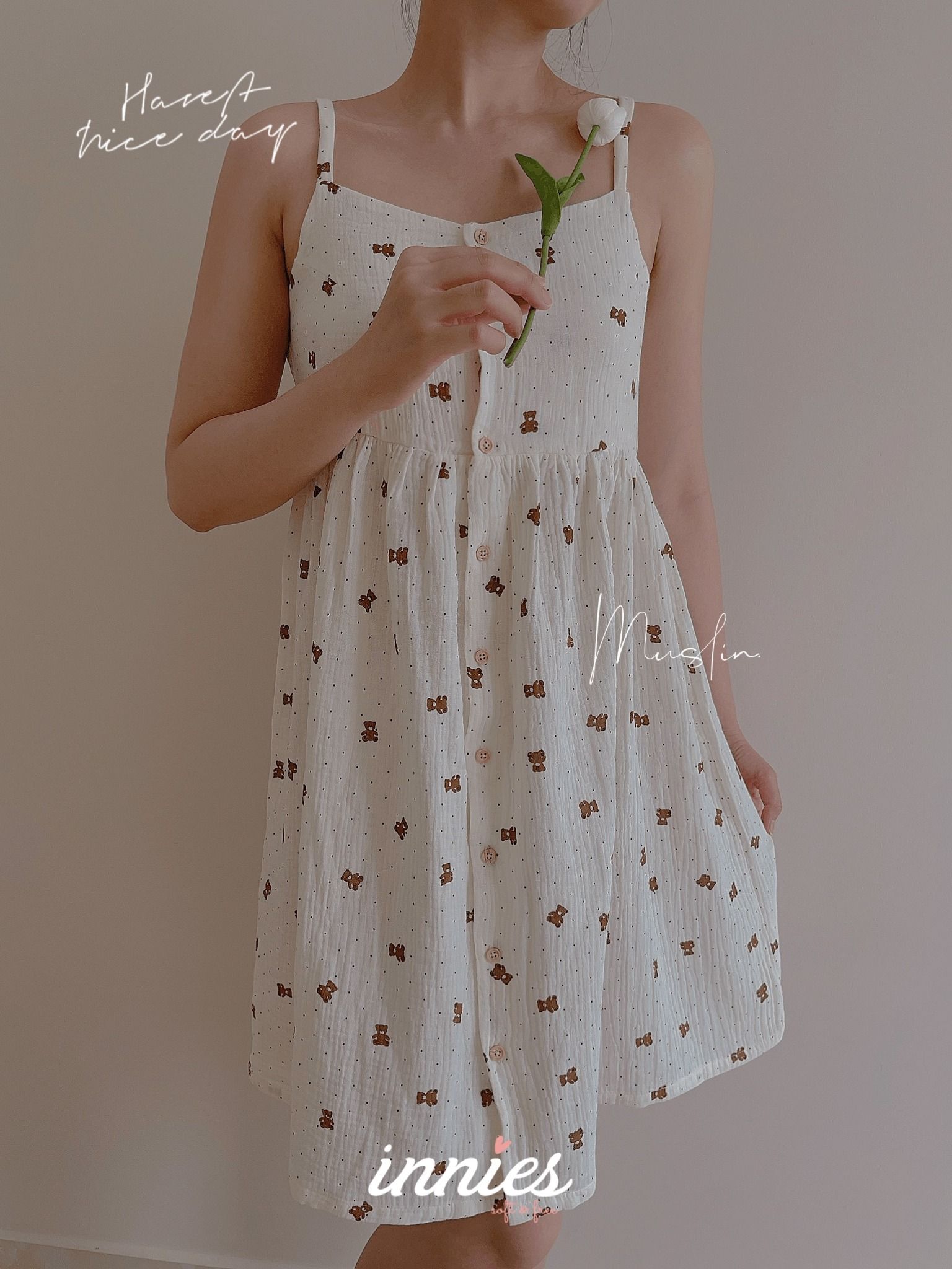 Đầm 2 dây cotton muslin, nút cài giữa, dáng xoè đáng yêu mặc nhà cho nữ Innies - IN-23DAMNU002 - 8935334000919