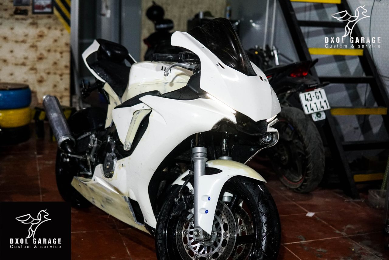 Honda CBR400 Lên dàn áo Yamaha R1