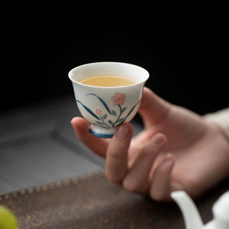 Chén Sứ Vẽ Tay Hoa Lam Hồng