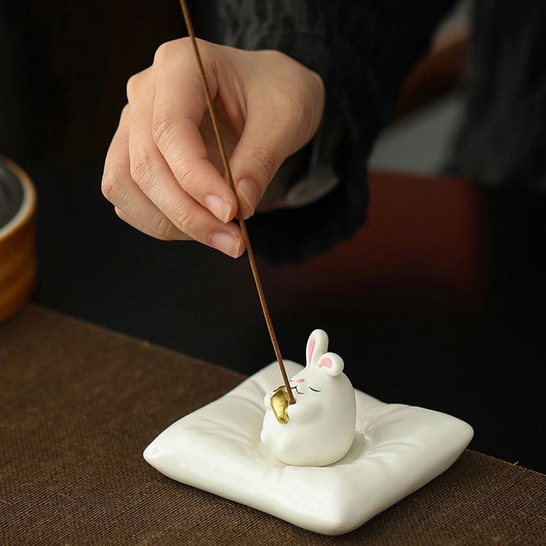 Đốt Trầm Thỏ Trắng