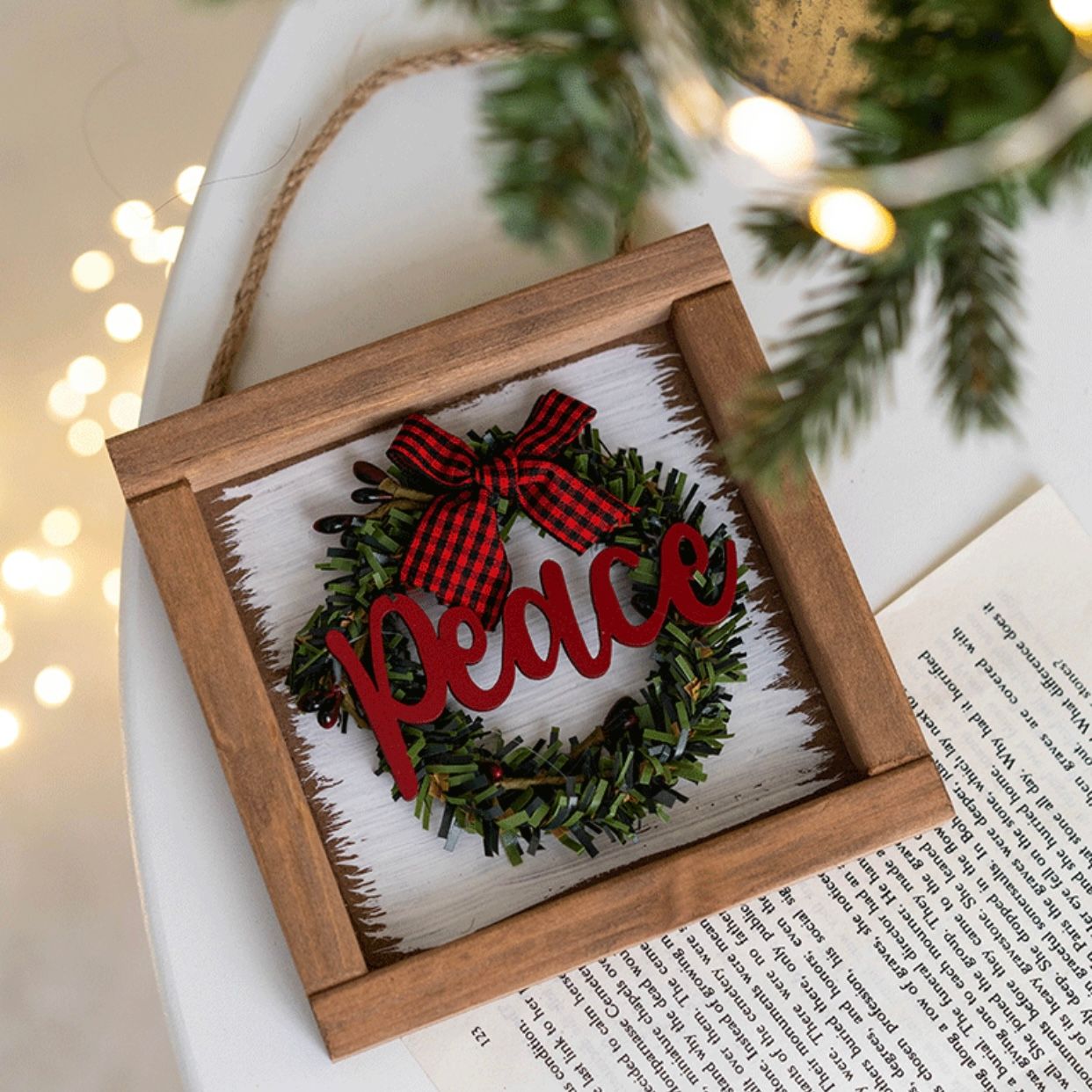Khung Gỗ Treo Chữ Đỏ Xmas