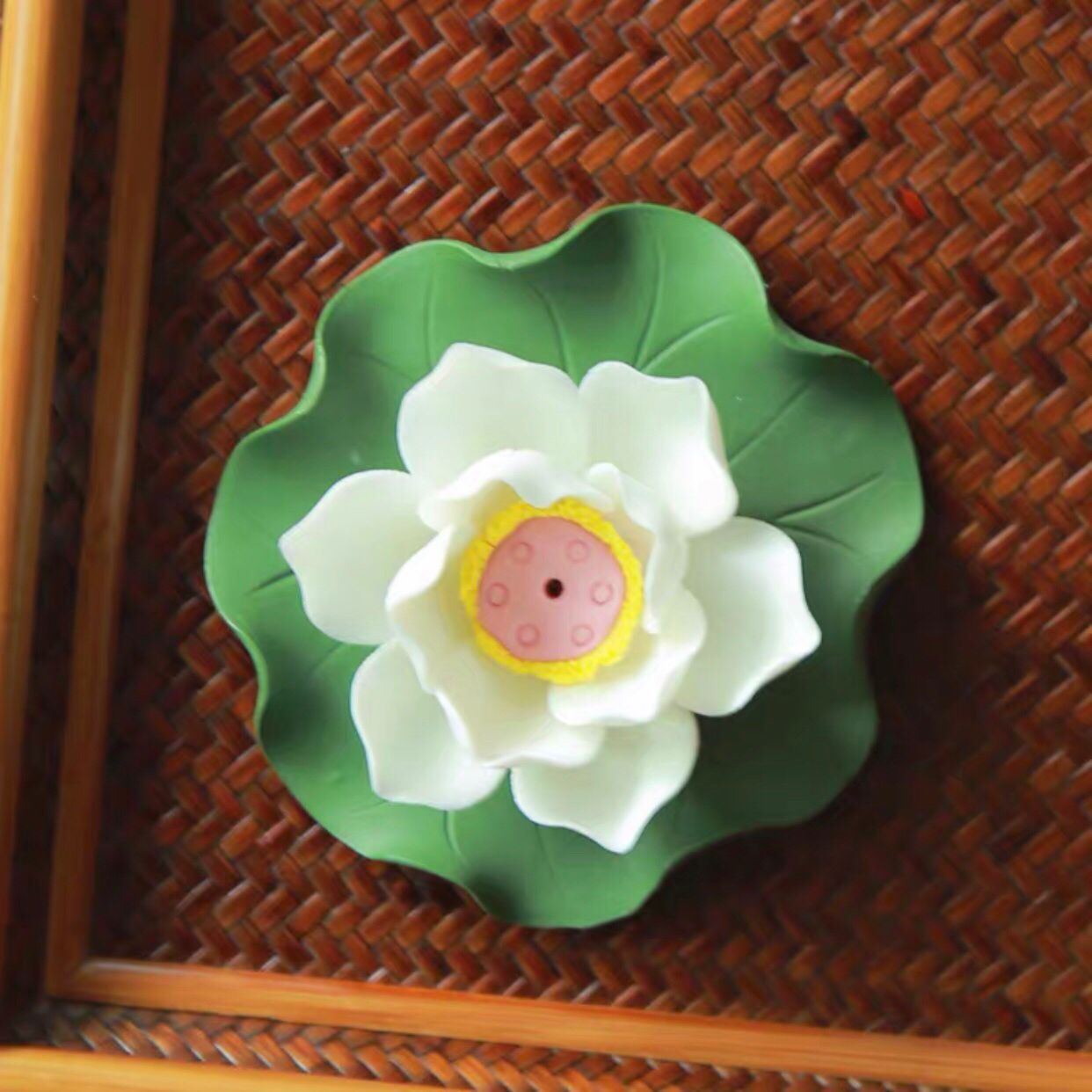 Bông Sen Đốt Trầm