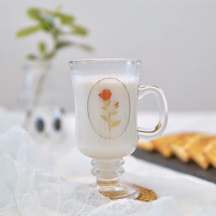 Ly thủy tinh Hồng Retro