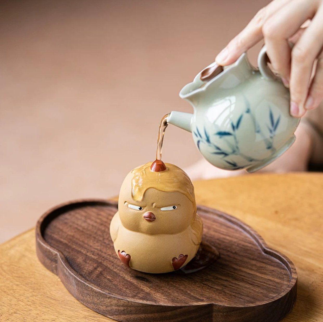Tượng Chú Gà Cáu Kỉnh