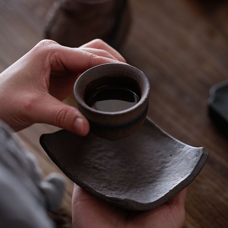 Đĩa Gốm Cổ Điển