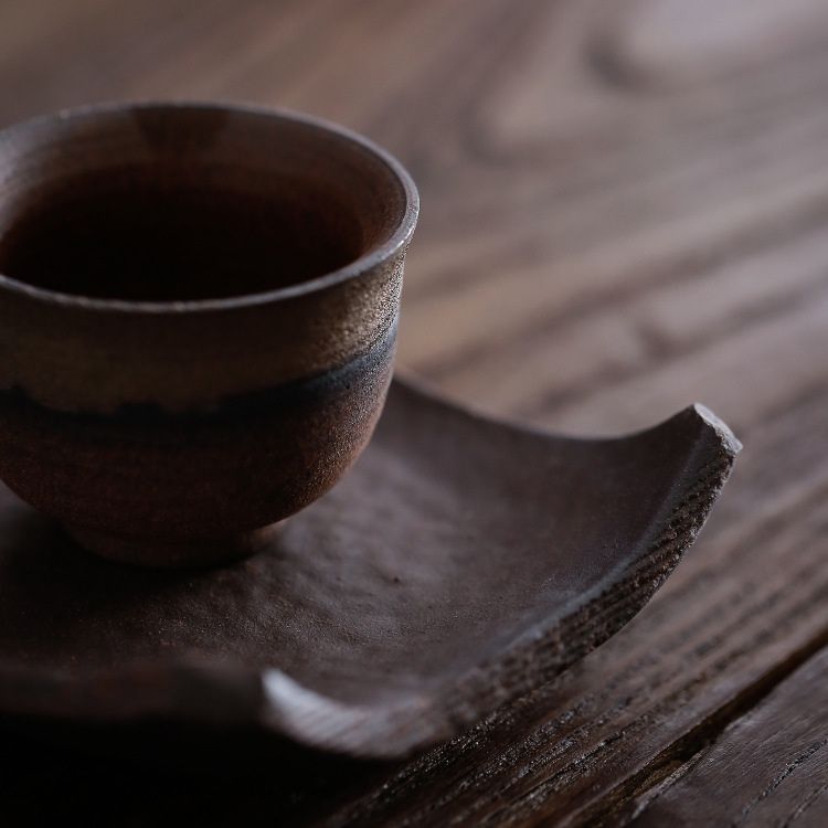 Đĩa Gốm Cổ Điển