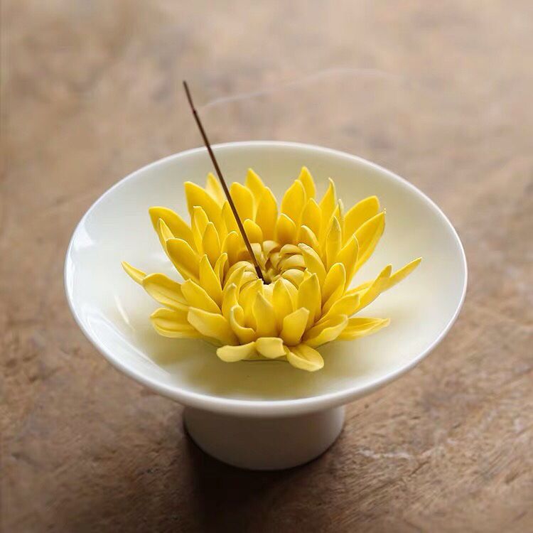 Cúc Vàng Đốt Trầm