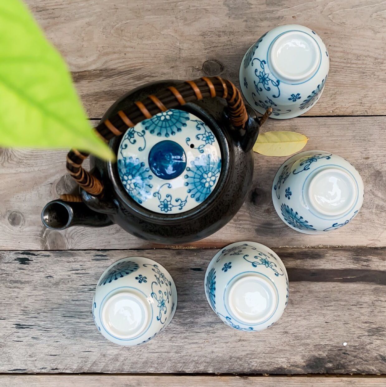 Bộ ấm họa tiết men đen