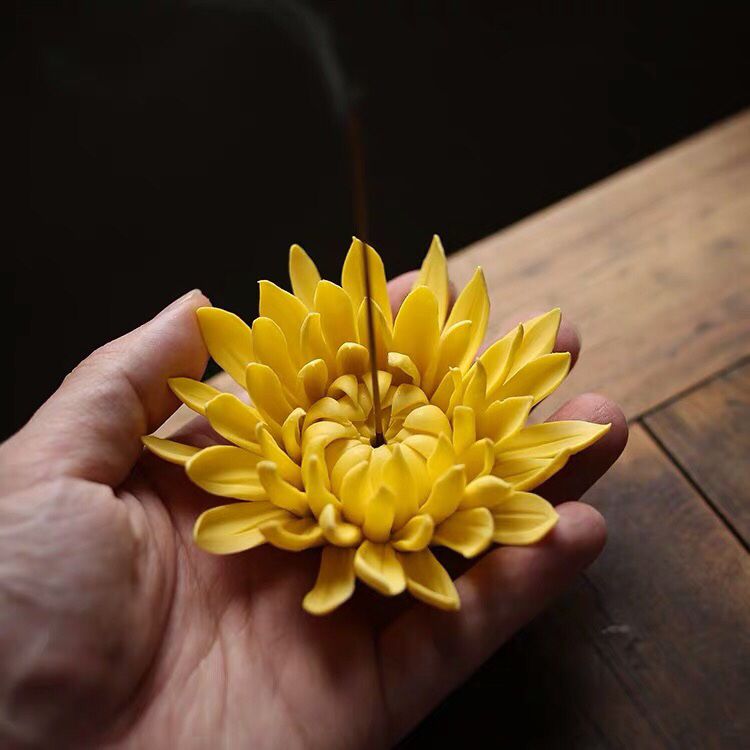 Cúc Vàng Đốt Trầm