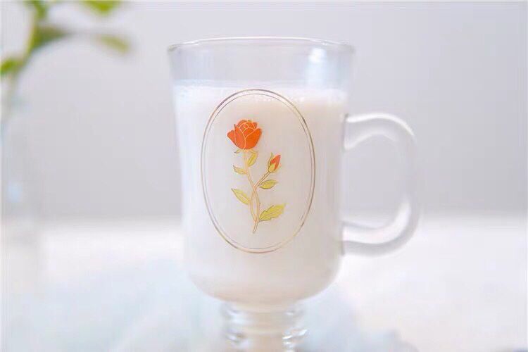 Ly thủy tinh Hồng Retro