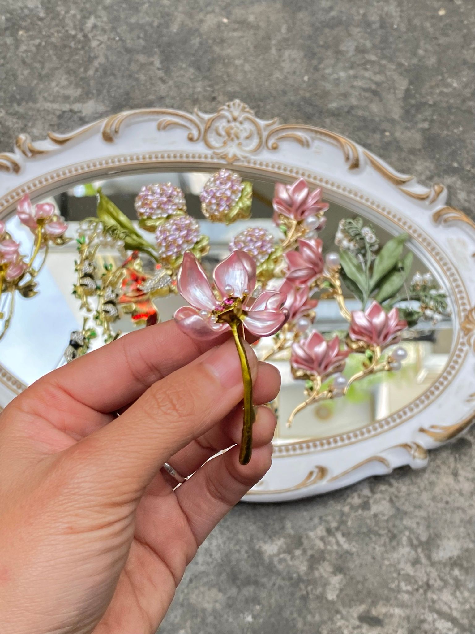 Cài Áo Sen Ngọc Trai