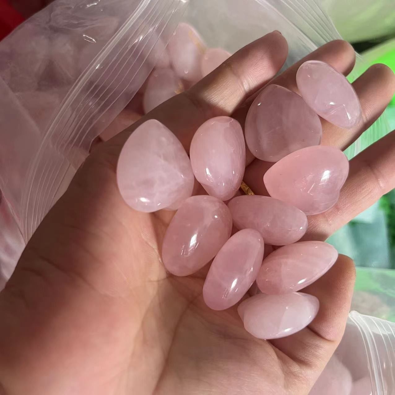 Đá Trái Tim Pha Lê Hồng Tự Nhiên