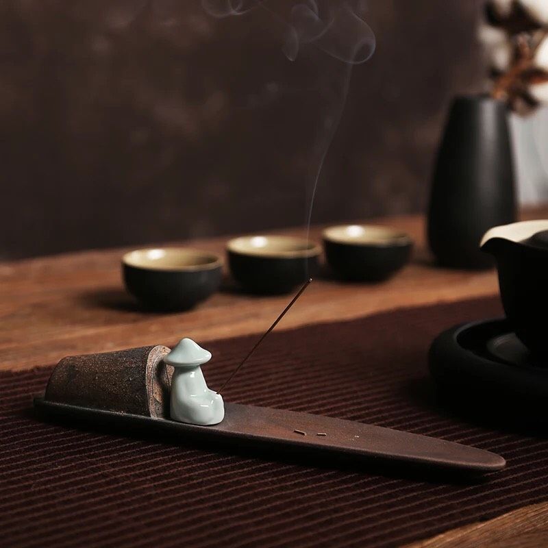 Đốt Trầm Ông Lão Lái Đò