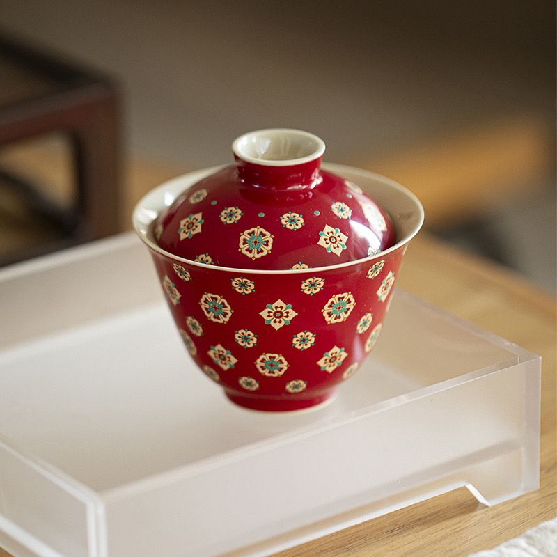 Ấm Trà Đỏ Lễ Hội