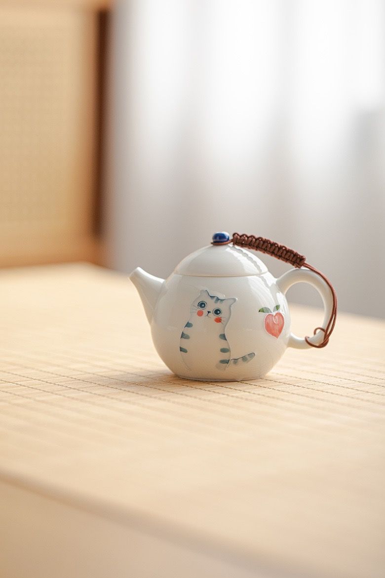 Ấm Trà Đất Sét Ngọc Bích Mèo Đào