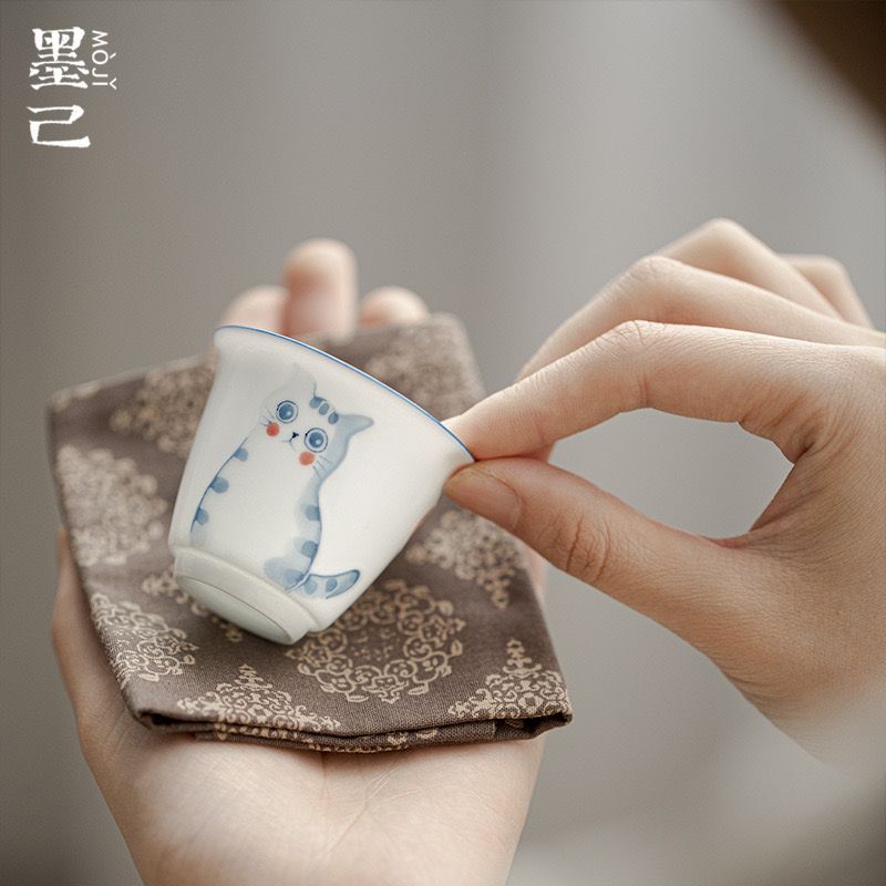 Chén Trà Đất Sét Ngọc Bích Mèo Đào