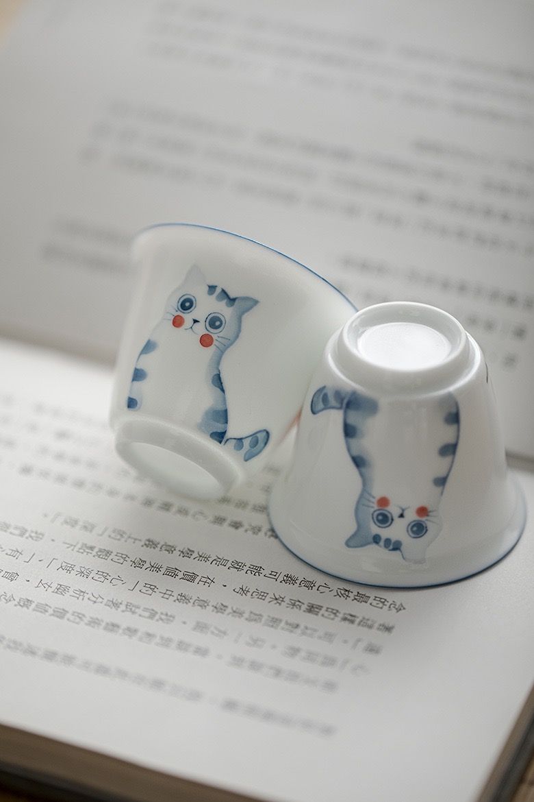 Chén Trà Đất Sét Ngọc Bích Mèo Đào