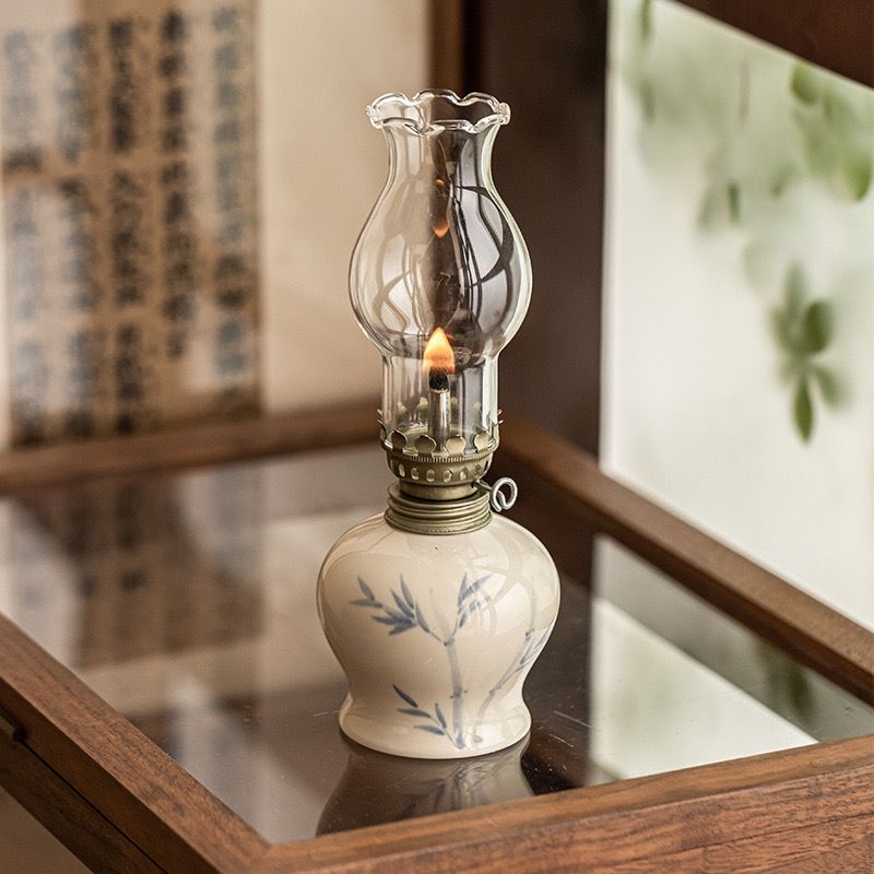 Đèn Dầu Gốm Vẽ Tay Hoa Retro