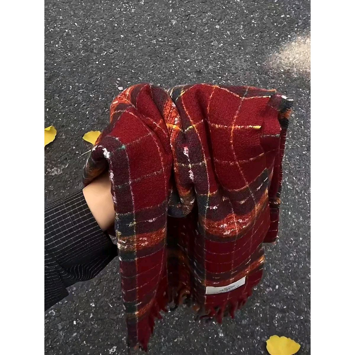 Khăn Quàng Cổ Sọc Đỏ Ấm Áp