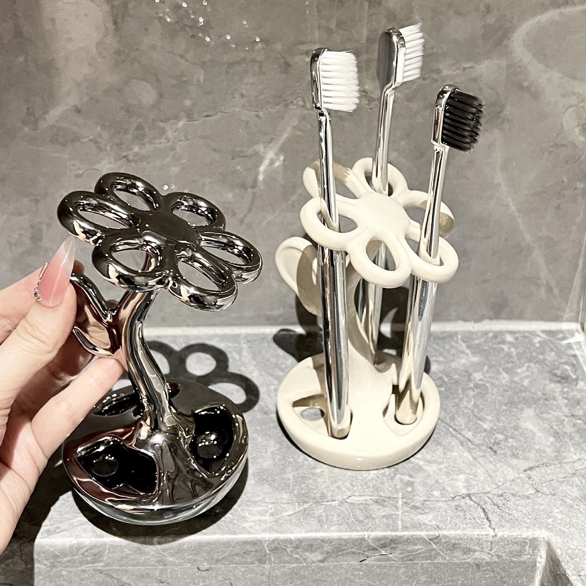 Kệ Đựng Bàn Chải, Cọ Trang Điểm