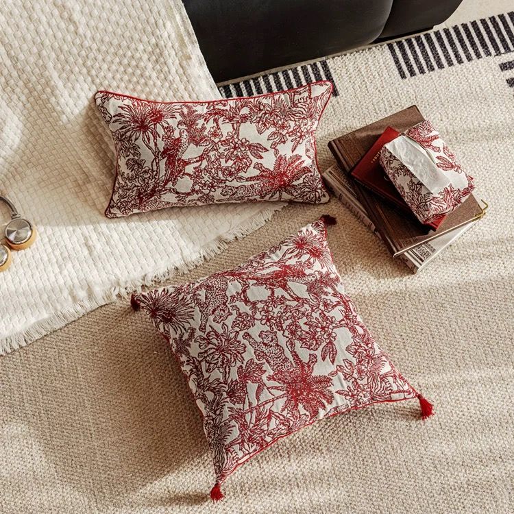 Gối Hoạ Tiết Đỏ Kiểu Pháp