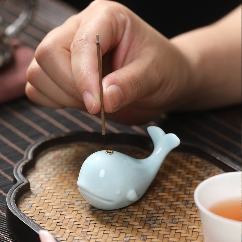 Đốt Trầm Cá Voi Nhỏ