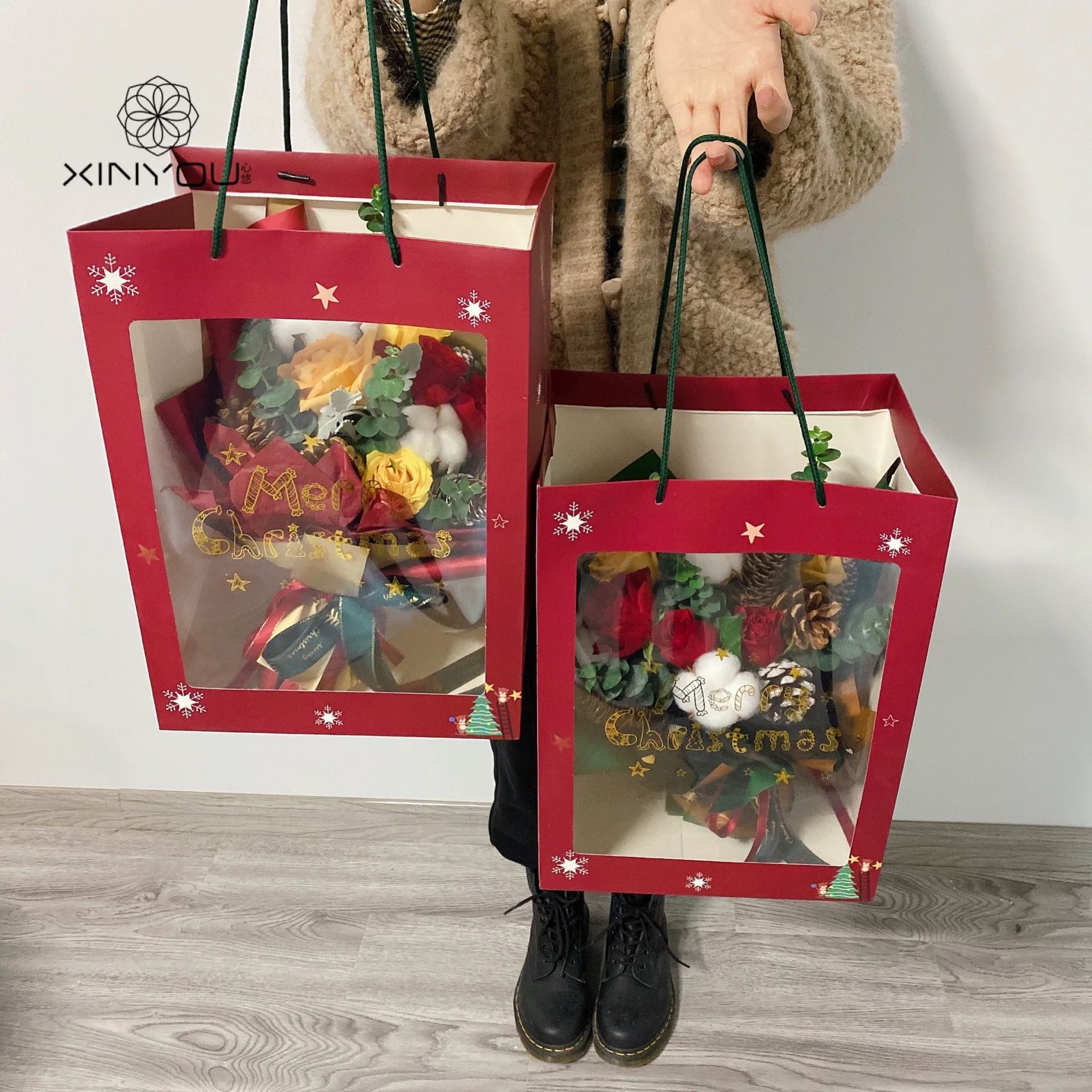Túi Cửa Sổ Màu Đỏ Giáng Sinh
